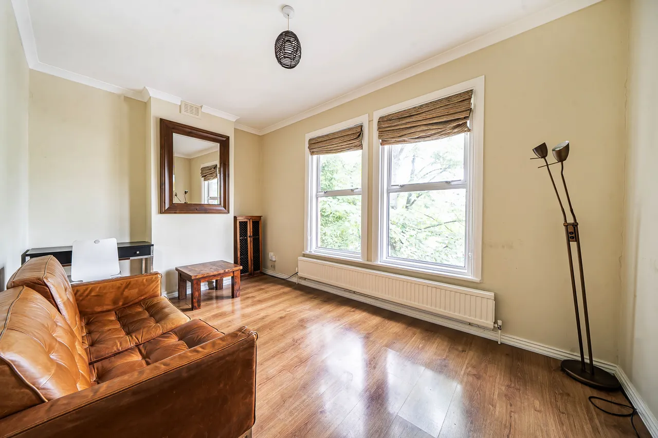 Flat 3, 107 Mill Hill Road, London, photo 2