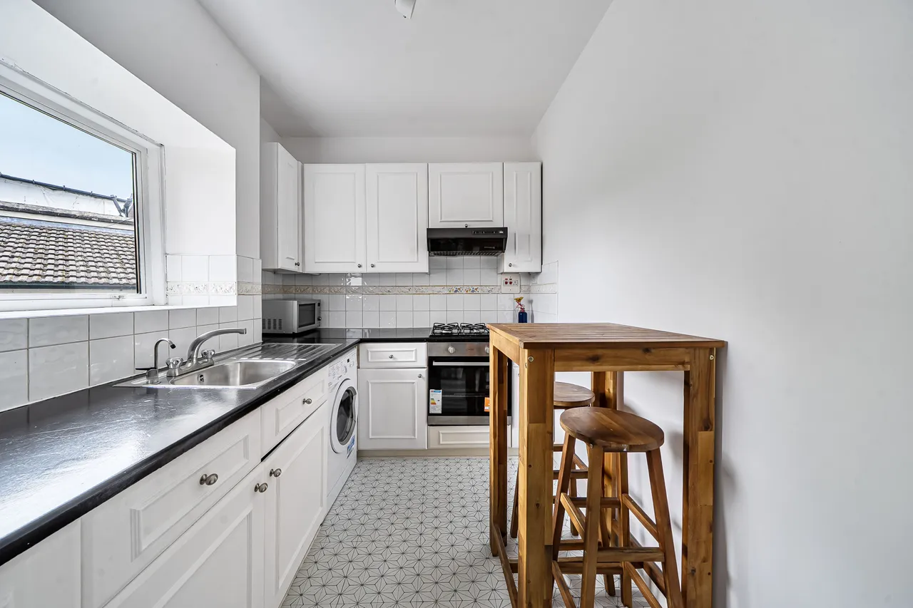 Flat 3, 107 Mill Hill Road, London, photo 7