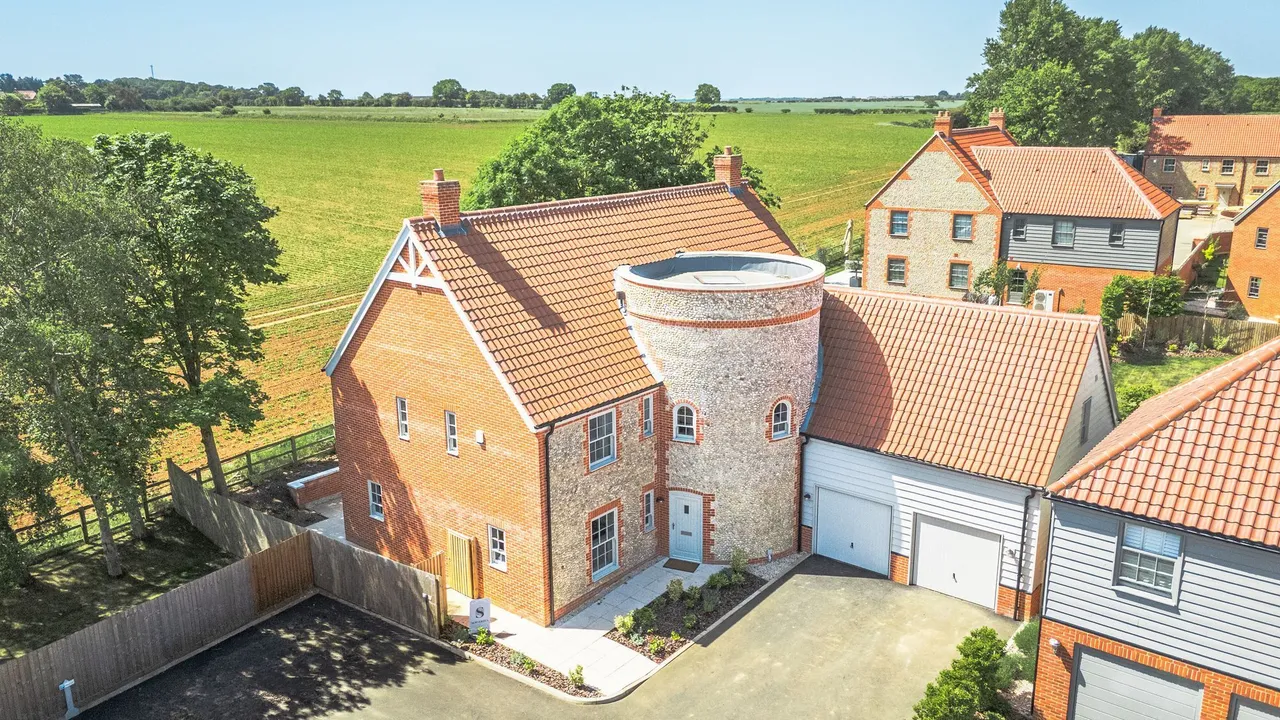 5 bed house for sale, An Exceptional Detached Home at Four
