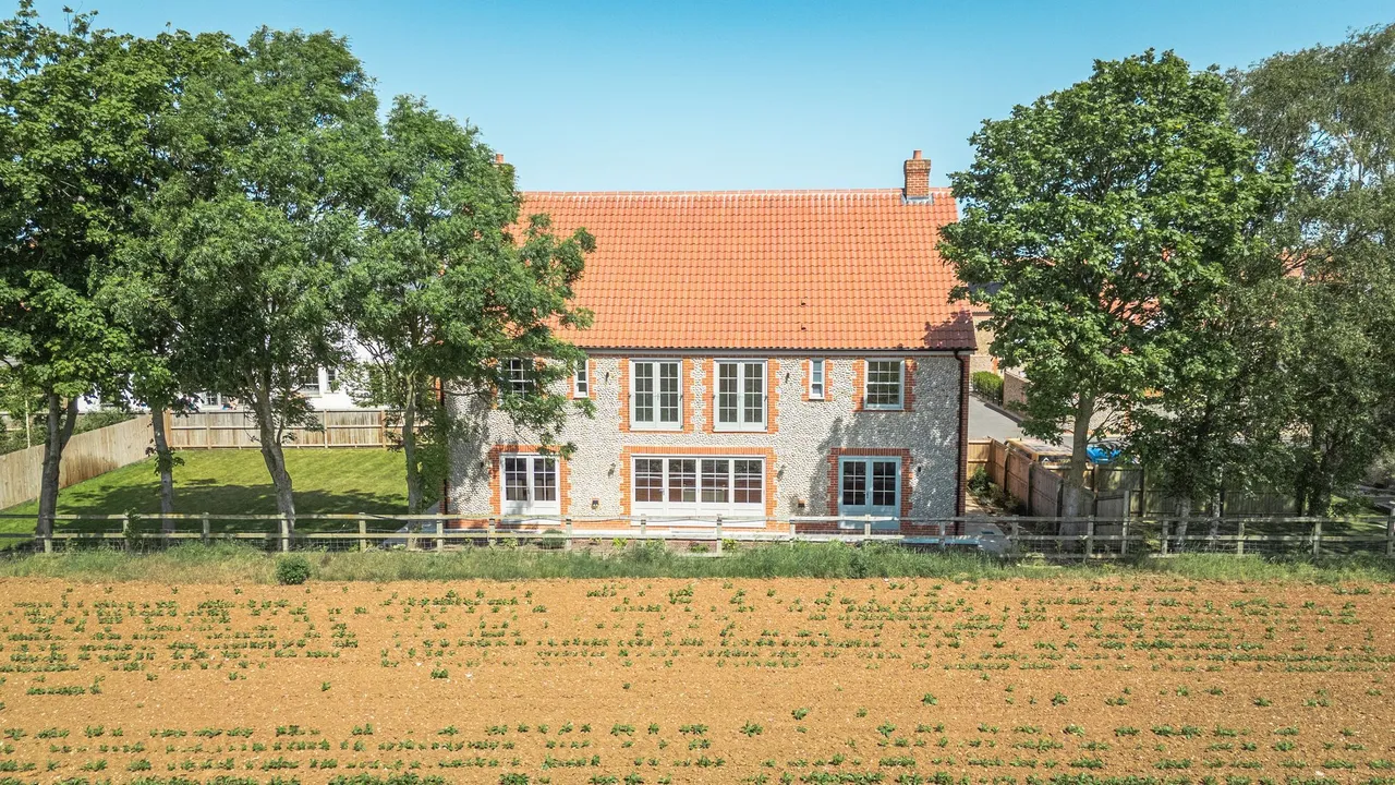 An Exceptional Detached Home at Four, photo 4