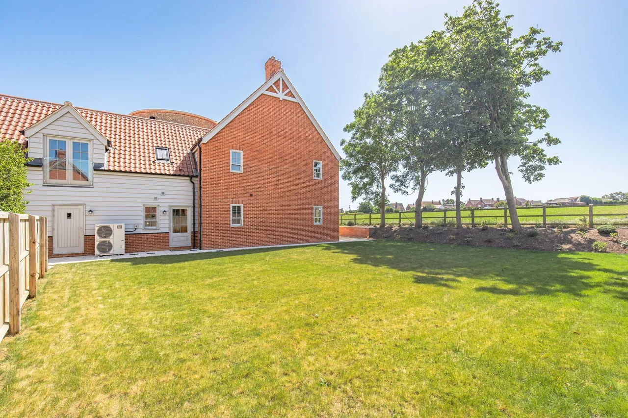 An Exceptional Detached Home at Four, photo 10