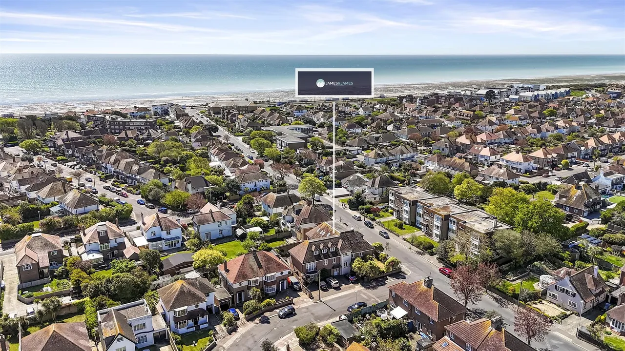 44 Wallace Avenue, West Worthing, photo 3