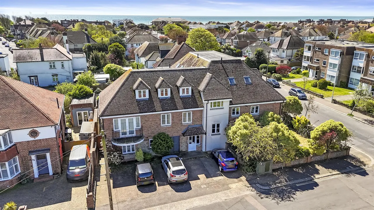 44 Wallace Avenue, West Worthing, photo 2