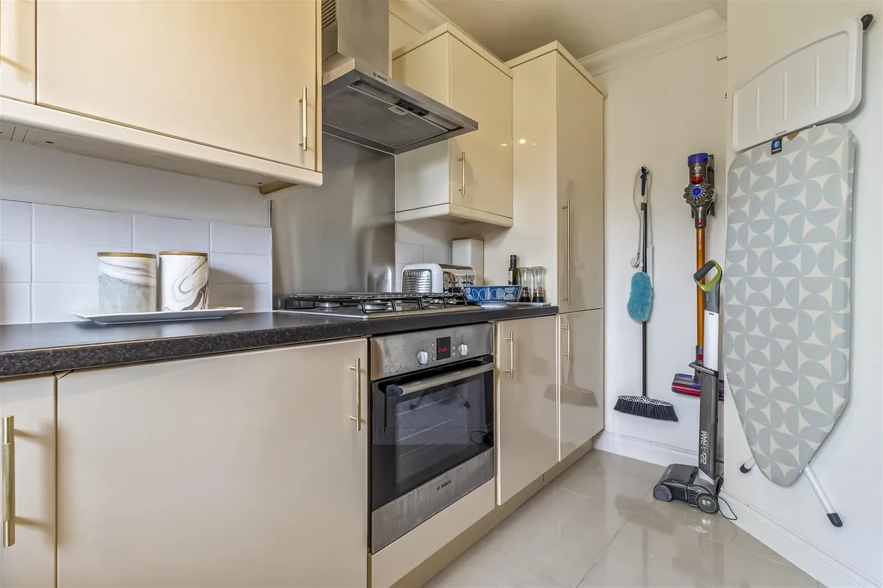 44 Wallace Avenue, West Worthing, photo 17