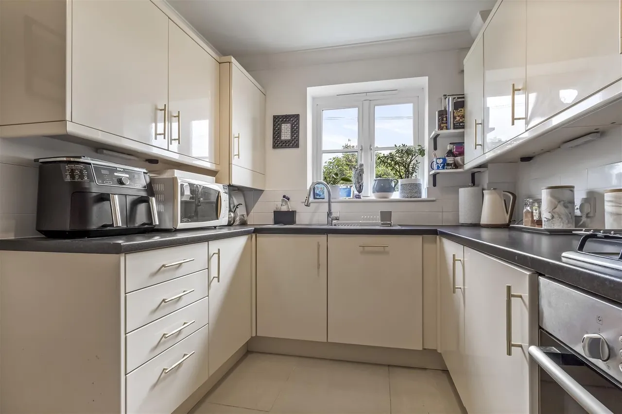 44 Wallace Avenue, West Worthing, photo 9