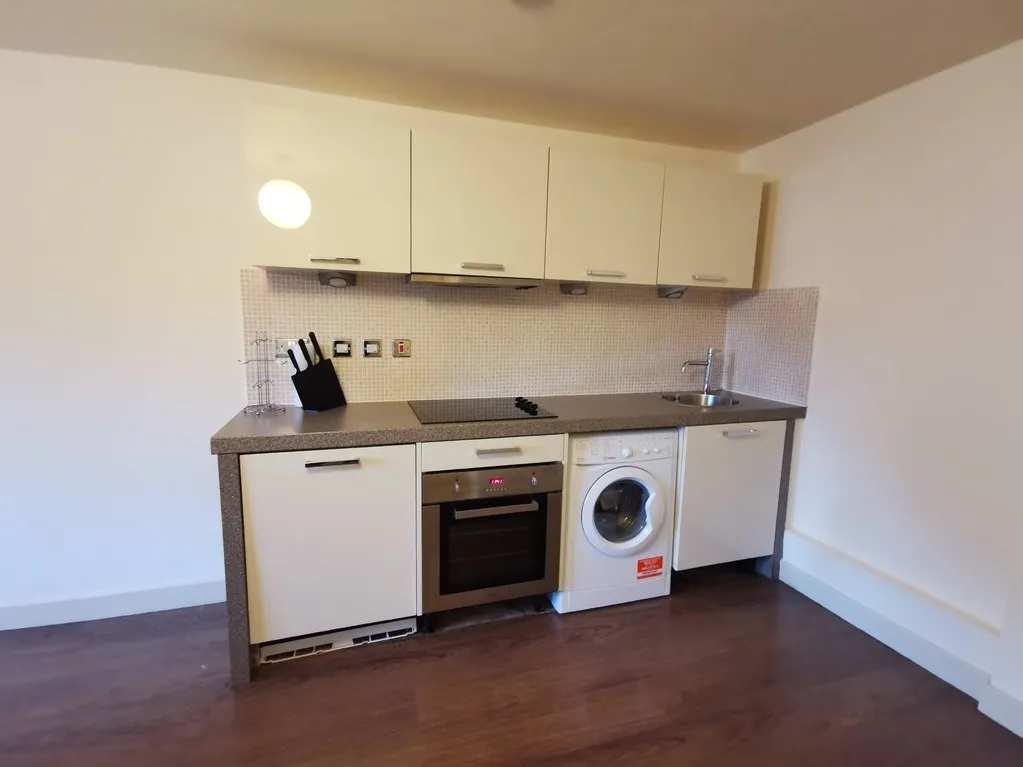 Upper Blakeridge Lane, Batley, WF17, photo 4