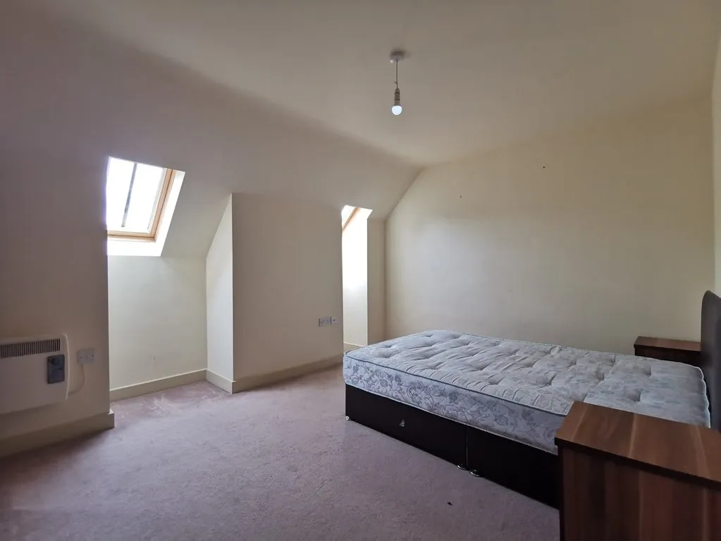 Upper Blakeridge Lane, Batley, WF17, photo 5