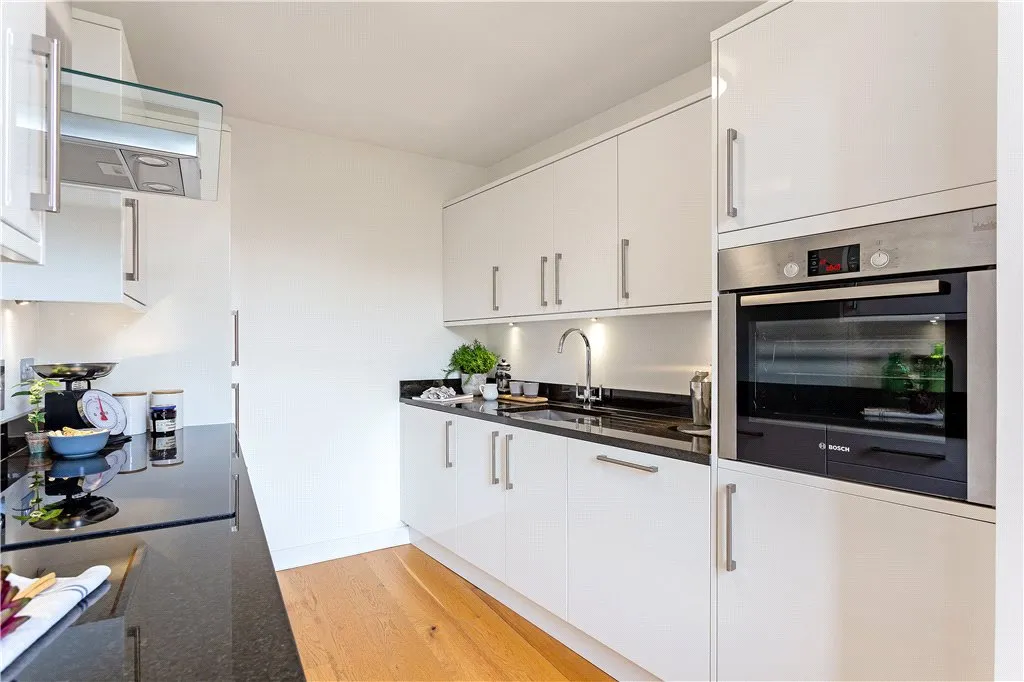 Apartment for sale in Queen Elizabeth Street, London, SE1, photo 7
