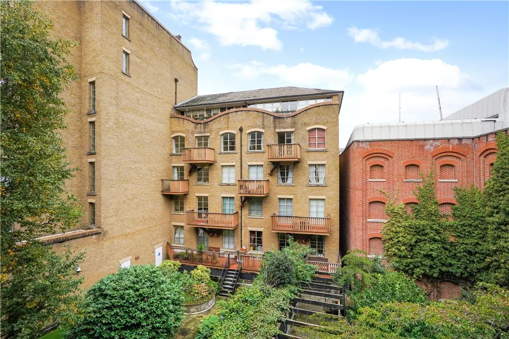 Apartment for sale in Queen Elizabeth Street, London, SE1, photo 4