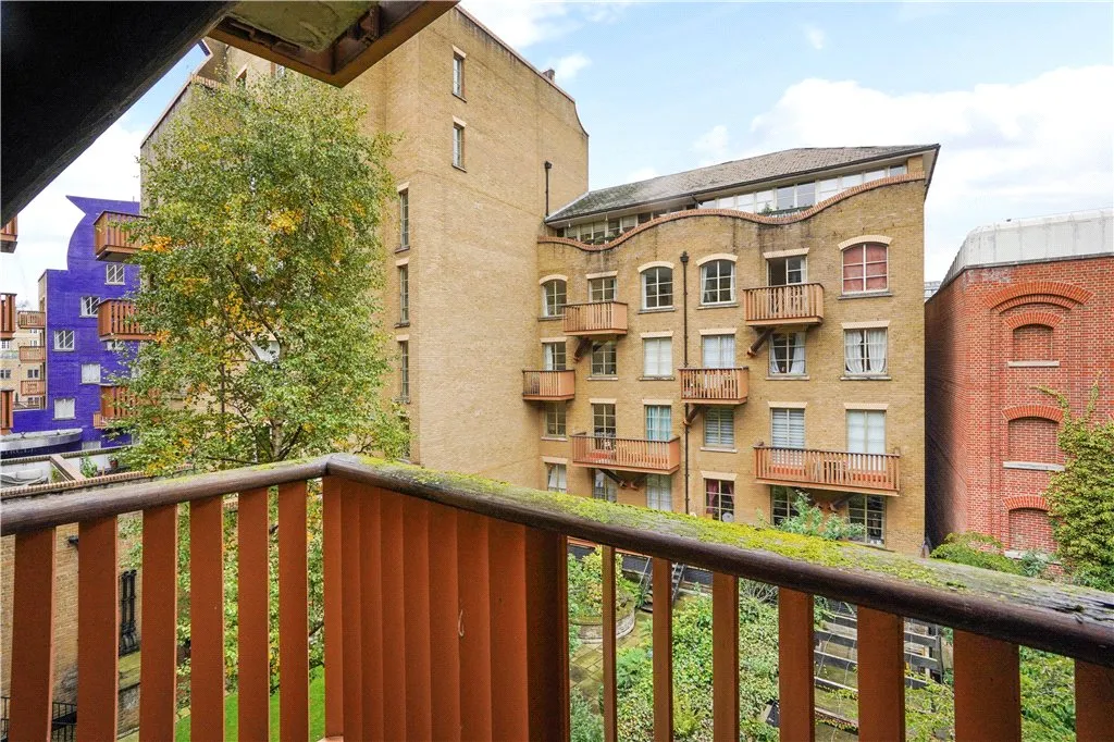 Apartment for sale in Queen Elizabeth Street, London, SE1, photo 3
