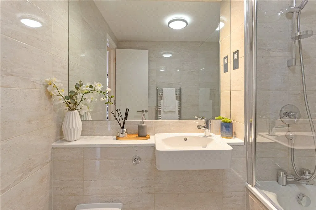 Apartment for sale in Queen Elizabeth Street, London, SE1, photo 11