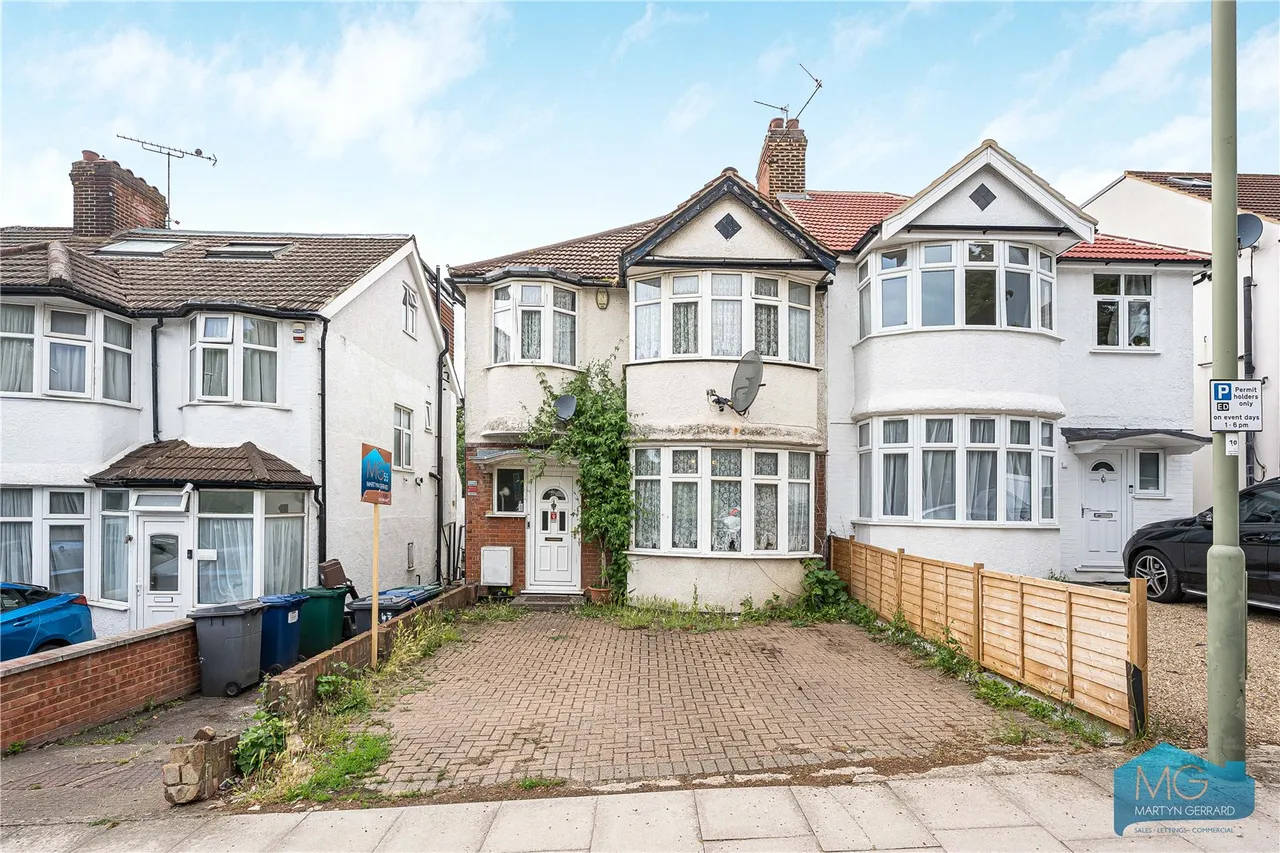 3 bed house for sale, Page Street, London, NW7