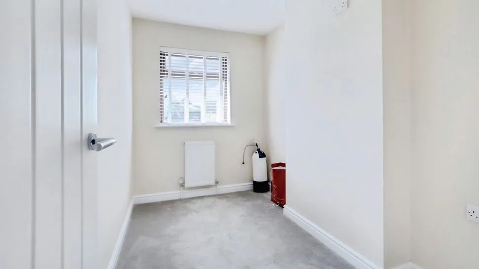 Coombe Drive, Sittingbourne, Kent, ME10, photo 6