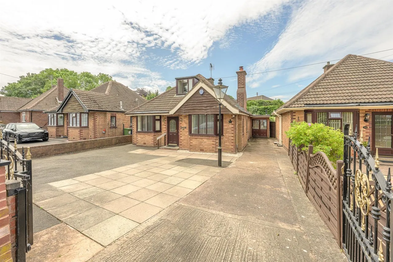 2 bed house for sale — Yew Tree Hills, Netherton, DY2 0JU