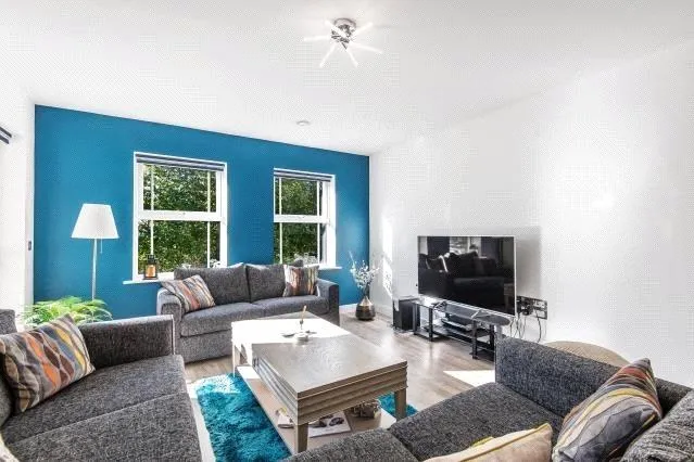 Dyas Road, Sunbury-on-thames, TW16, photo 3