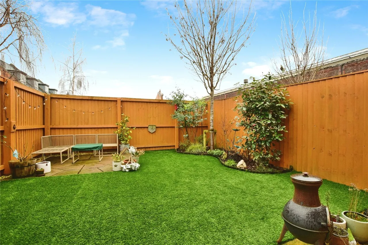 Baskerville Road, Altrincham, WA14, photo 12