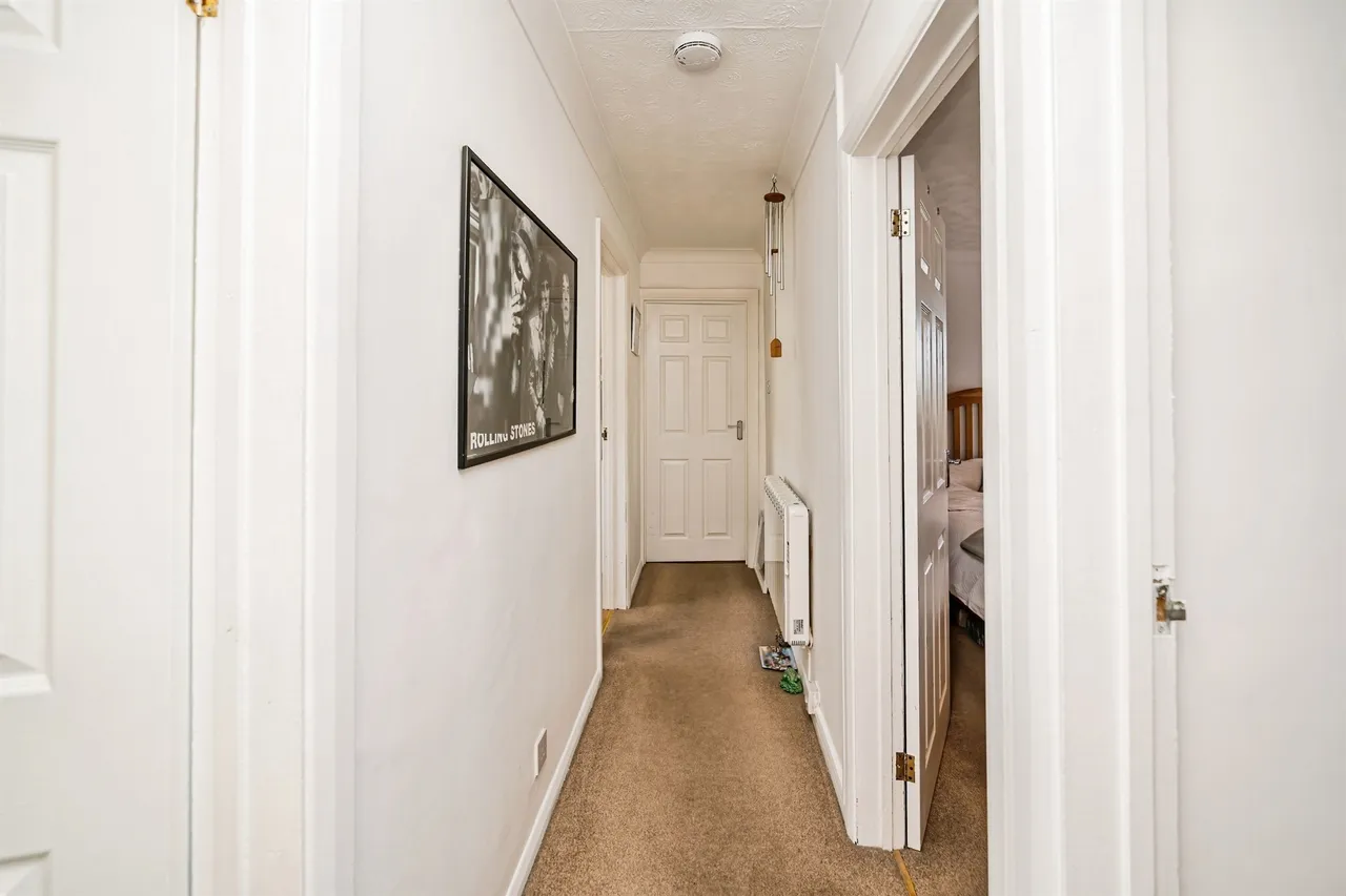 Sandringham Court, Slough, photo 9