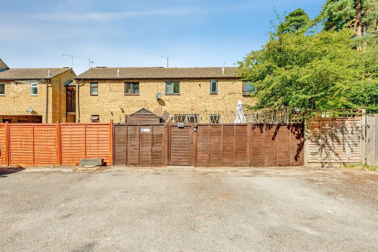 Brooklands Road, Crawley, RH11, photo 13