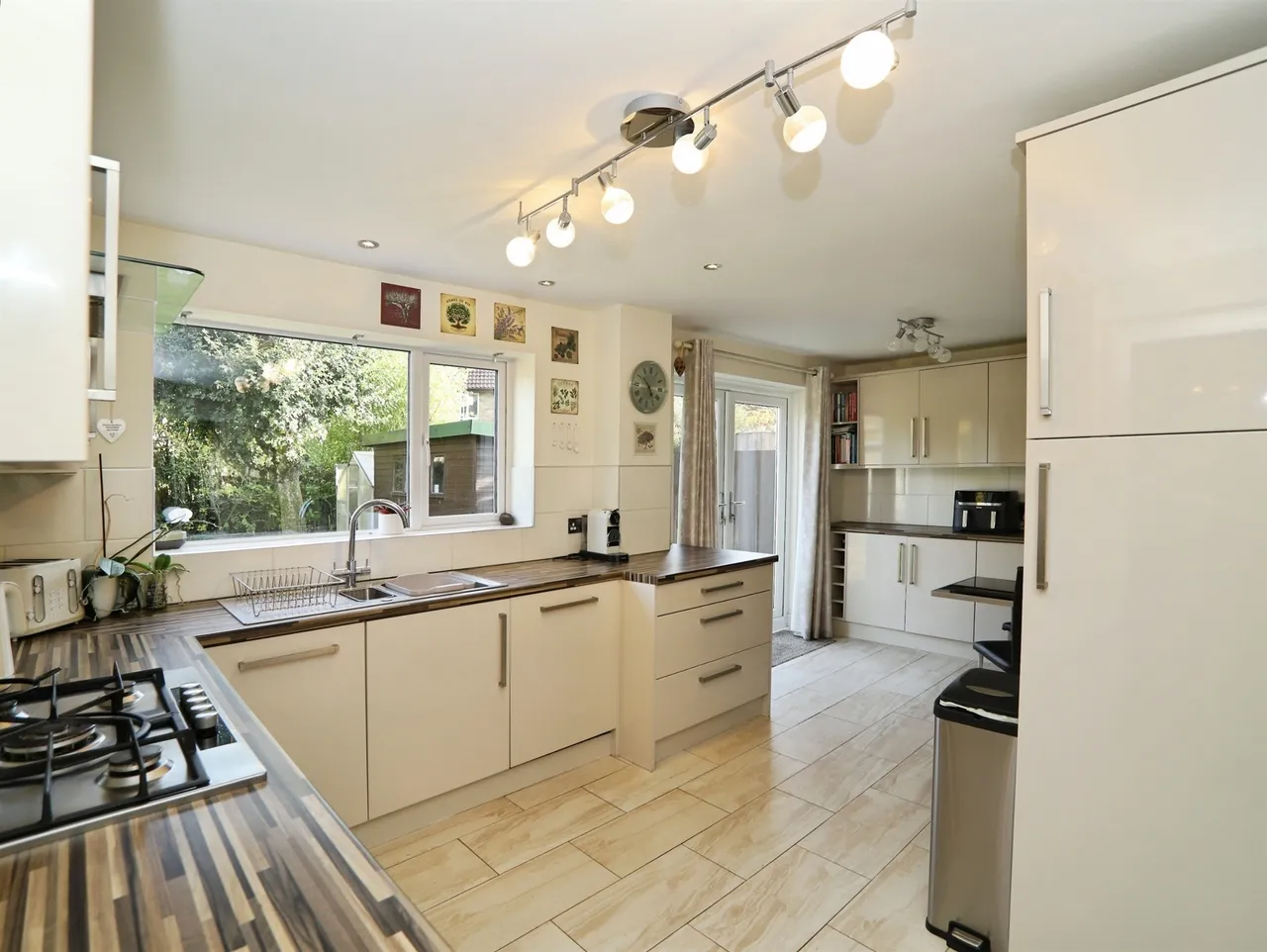 Chestnut Close, Caerphilly, CF83, photo 2