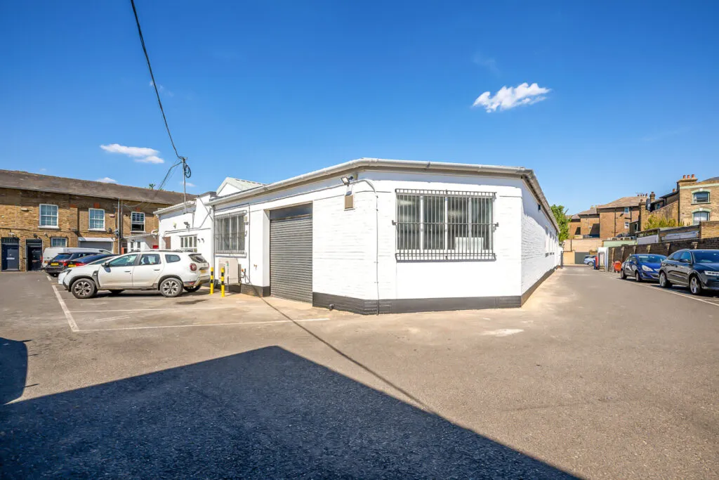 property to rent — Southbrook Mews - Lee - London - SE12