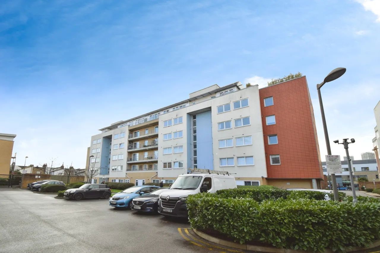 Flint Close, London, E15, photo 2