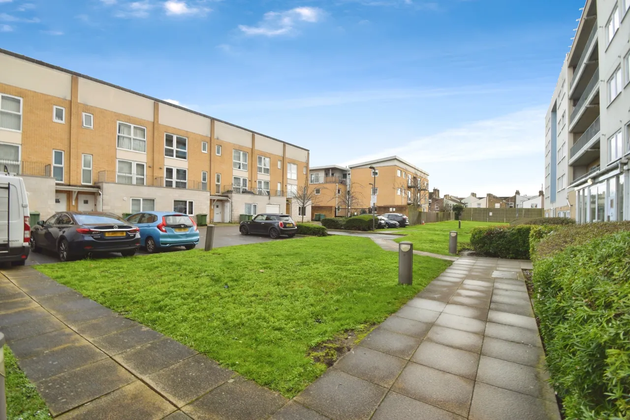 Flint Close, London, E15, photo 17