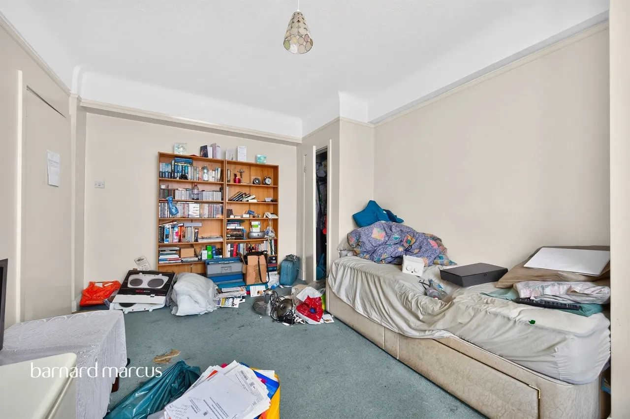 Balham High Road, London, SW17, photo 12