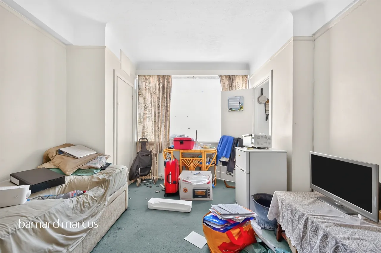 Balham High Road, London, SW17, photo 5