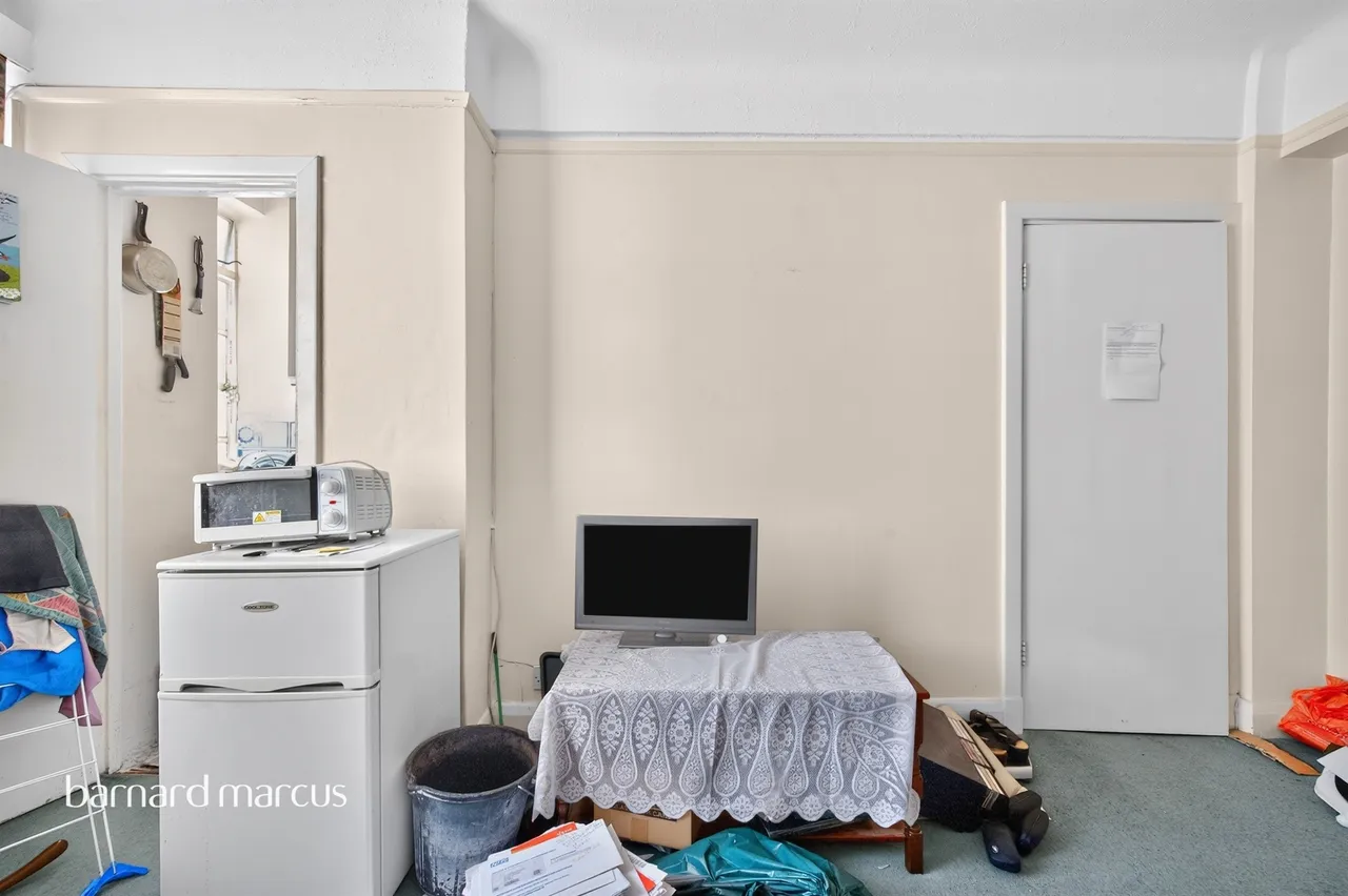 Balham High Road, London, SW17, photo 6