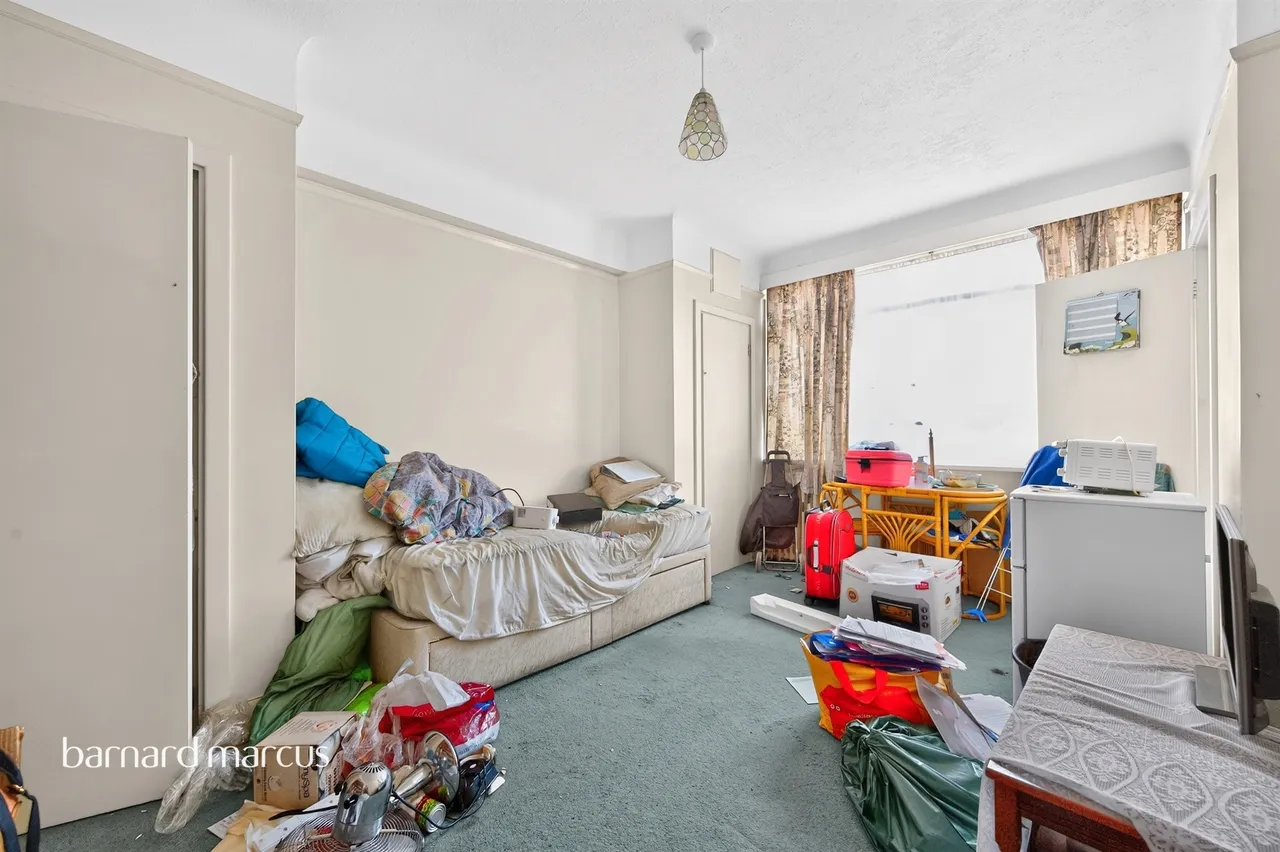 Balham High Road, London, SW17, photo 2