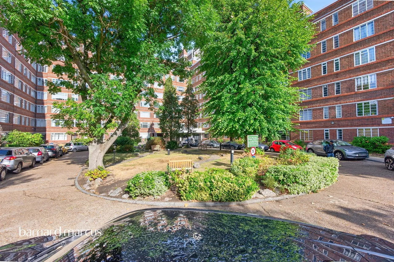Balham High Road, London, SW17, photo 7