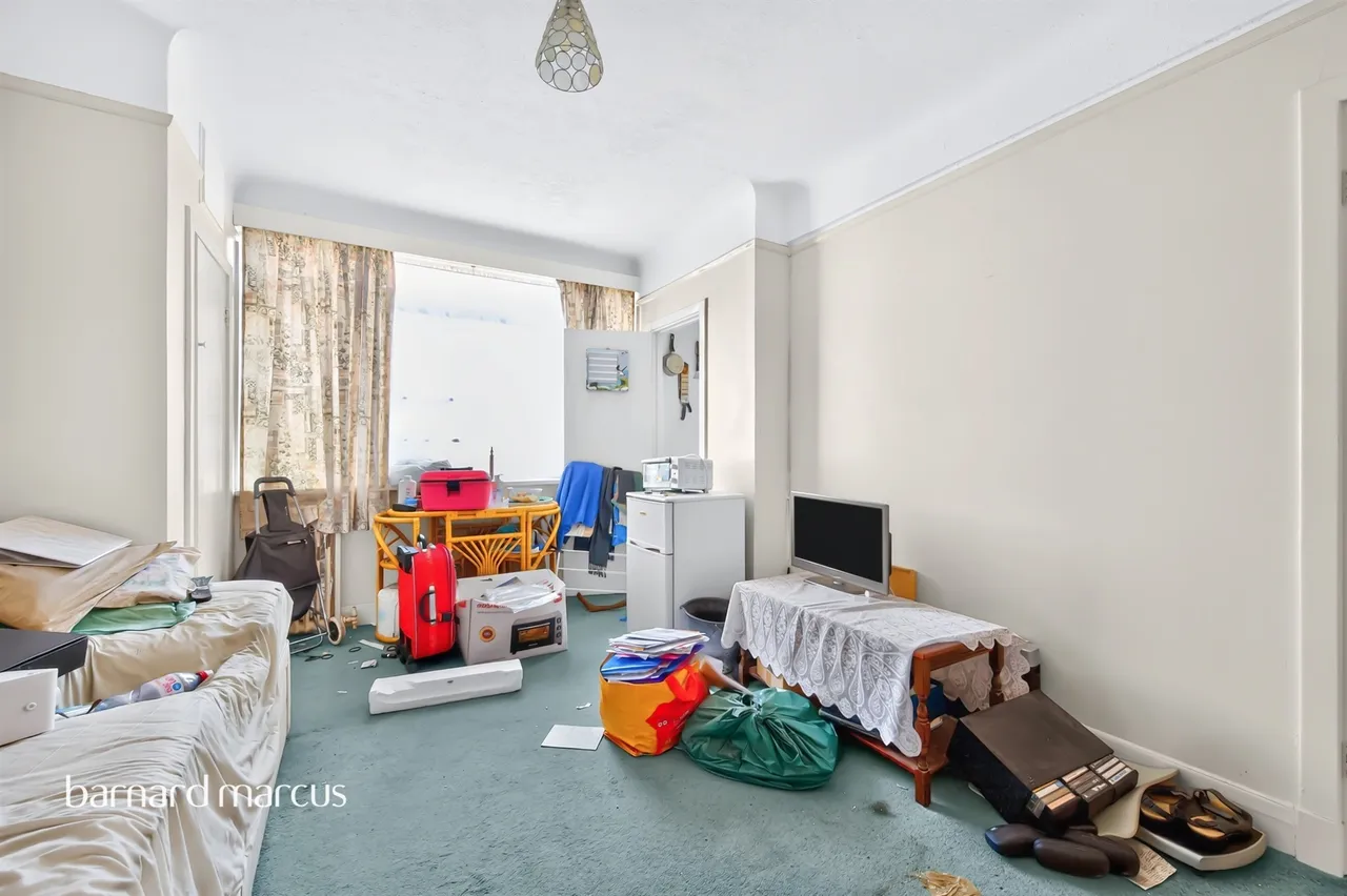 Balham High Road, London, SW17, photo 4
