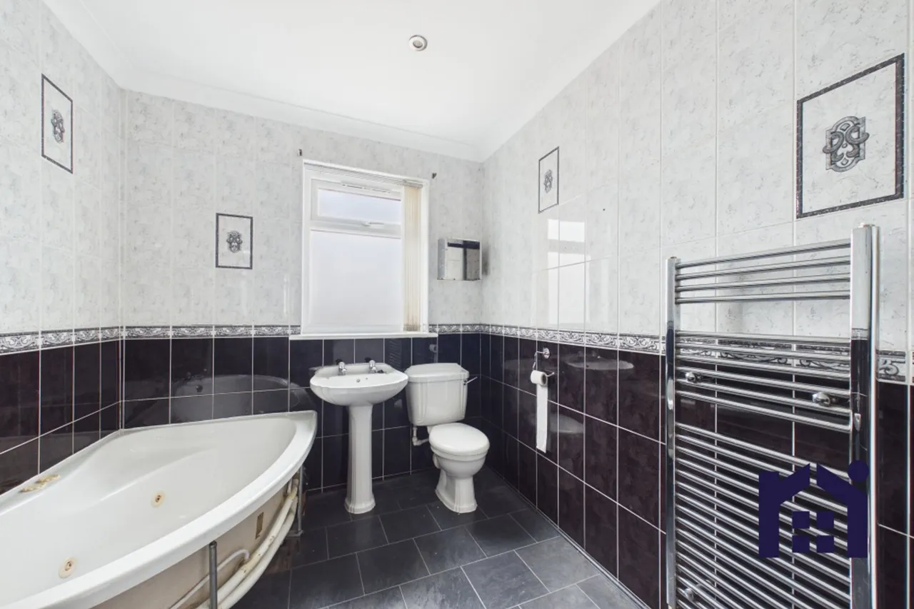 Preston Road, Standish, Wigan, WN6 0HS, photo 13