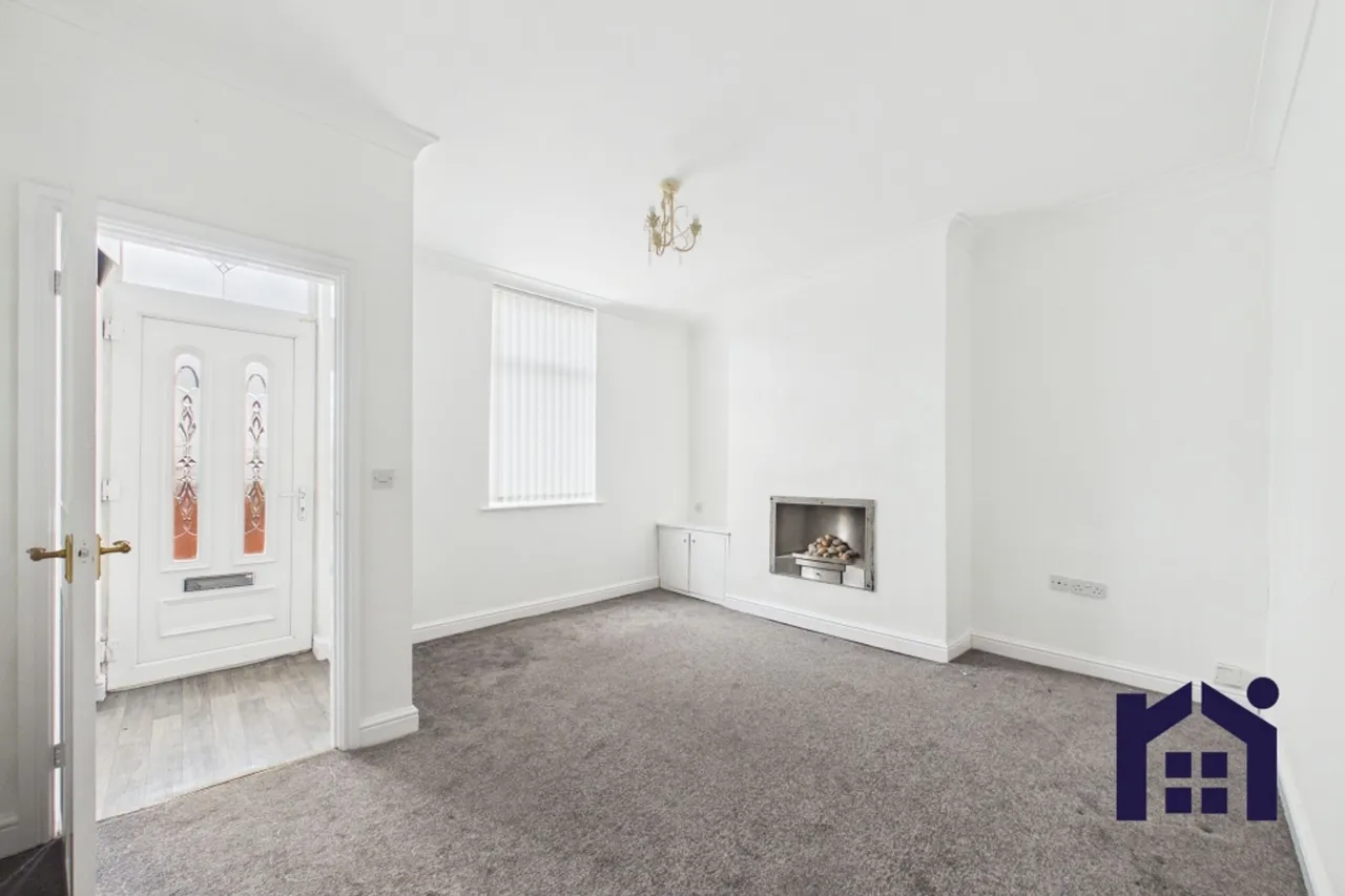 Preston Road, Standish, Wigan, WN6 0HS, photo 2