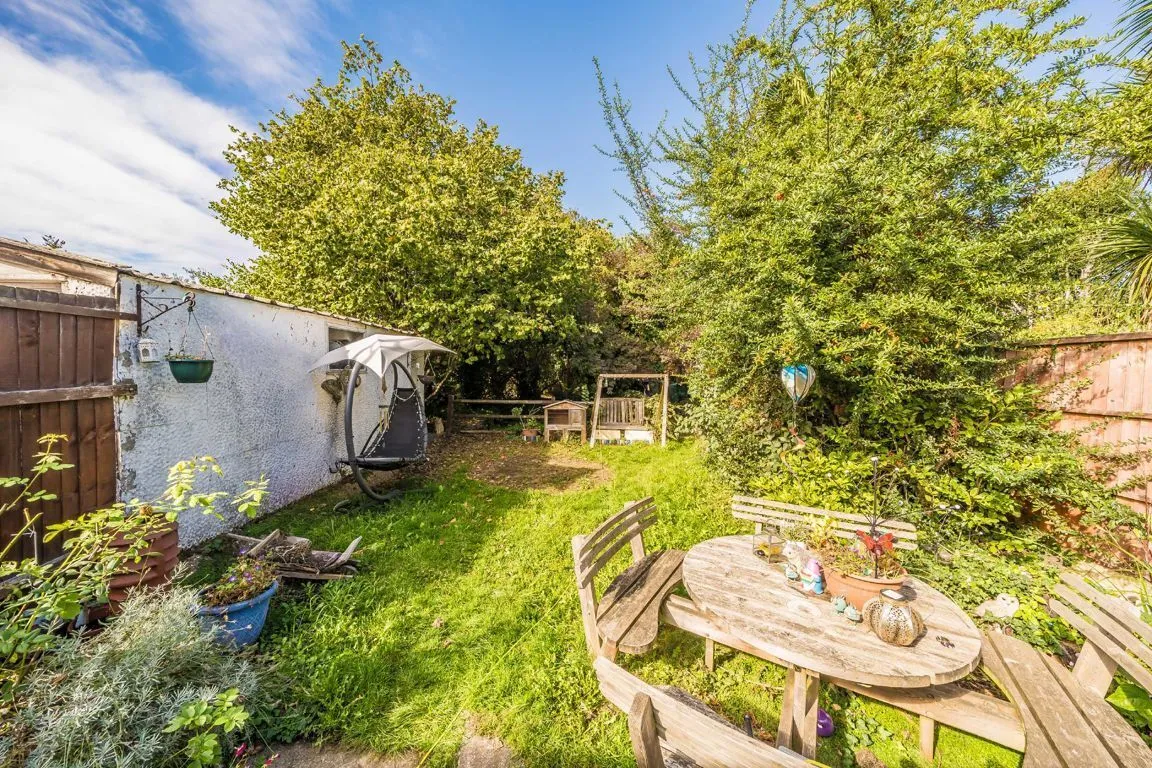 Rosecroft Gardens, TW2, photo 4