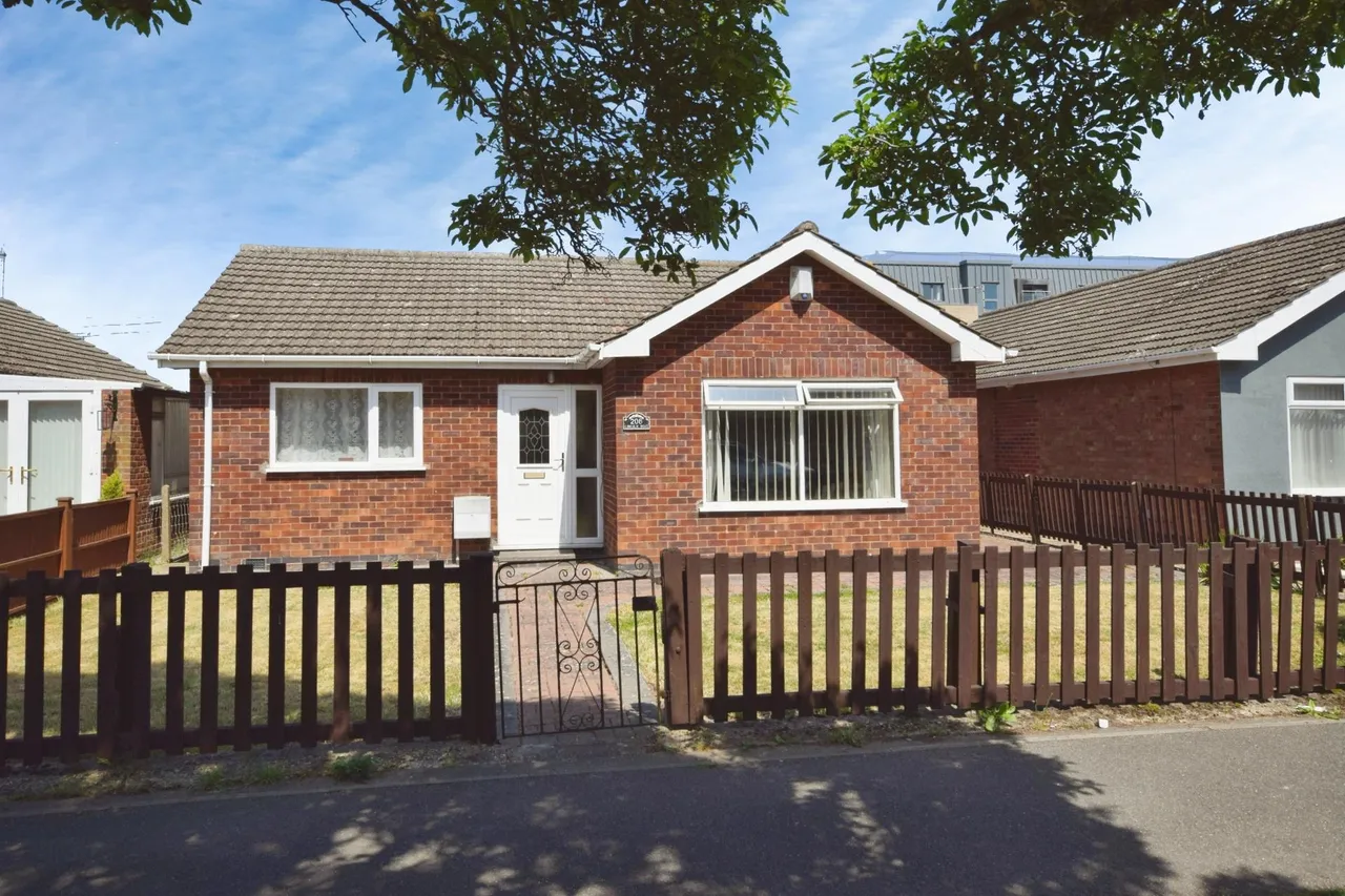 2 bed house for sale, Lincoln Road, Skegness, PE25