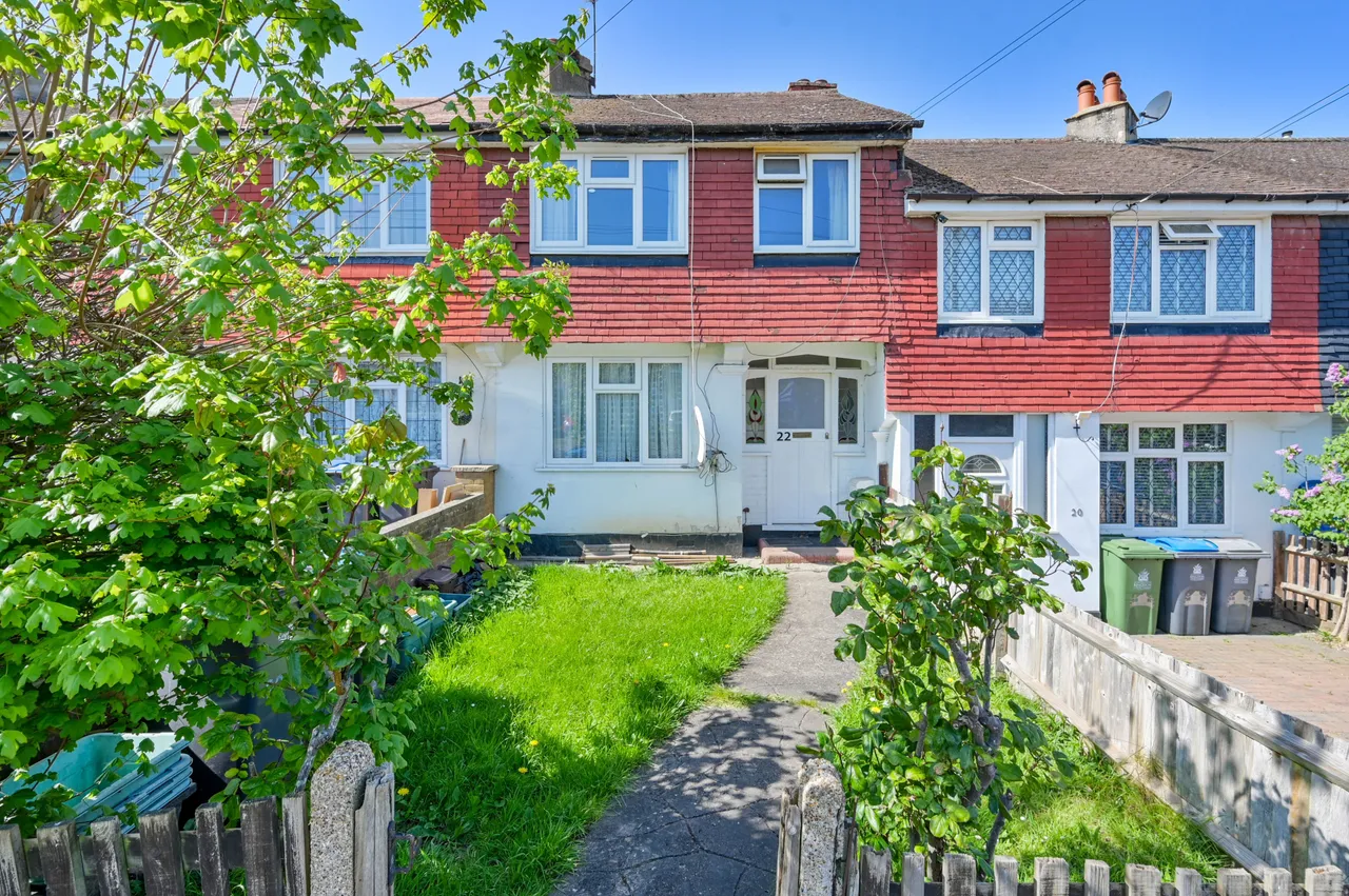 3 bed house for sale — 22 Meadway, Surbiton