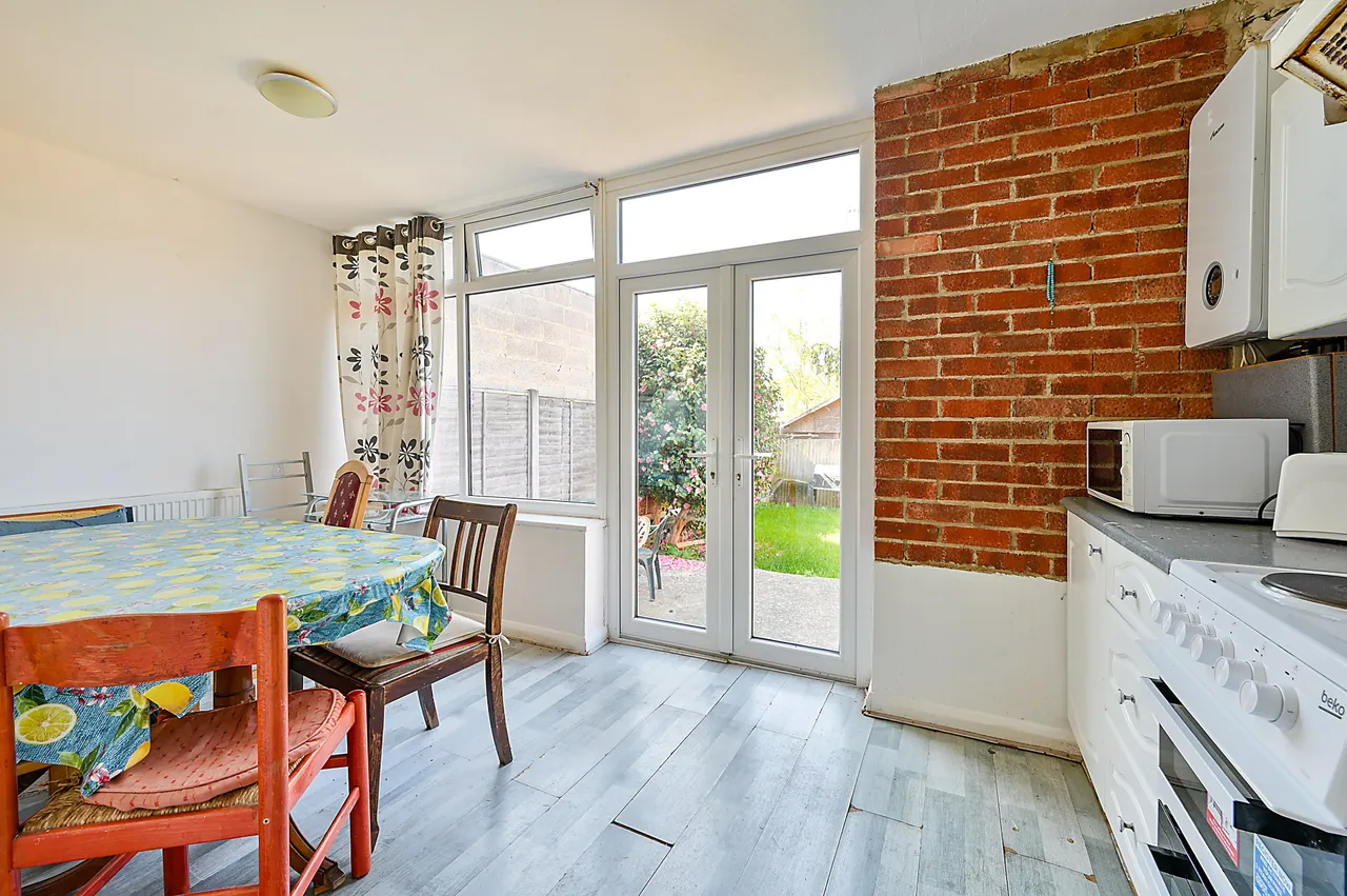 22 Meadway, Surbiton, photo 3