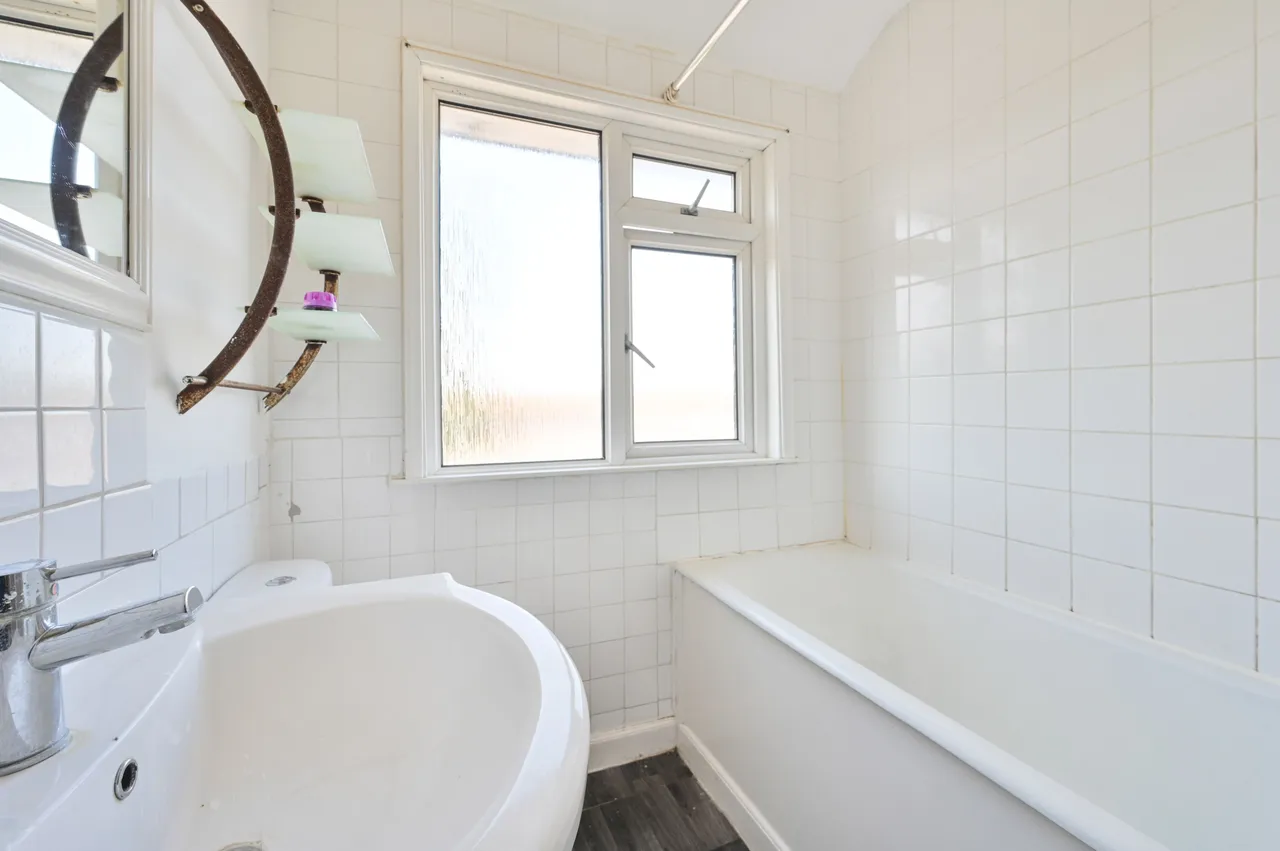 22 Meadway, Surbiton, photo 5