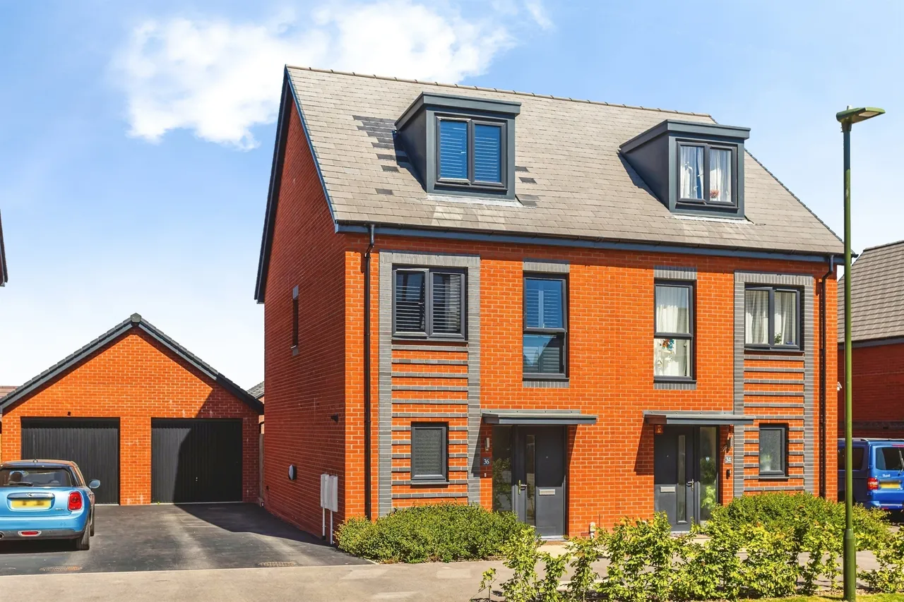 3 bed house for sale — Avenue De Warenne, Hassocks