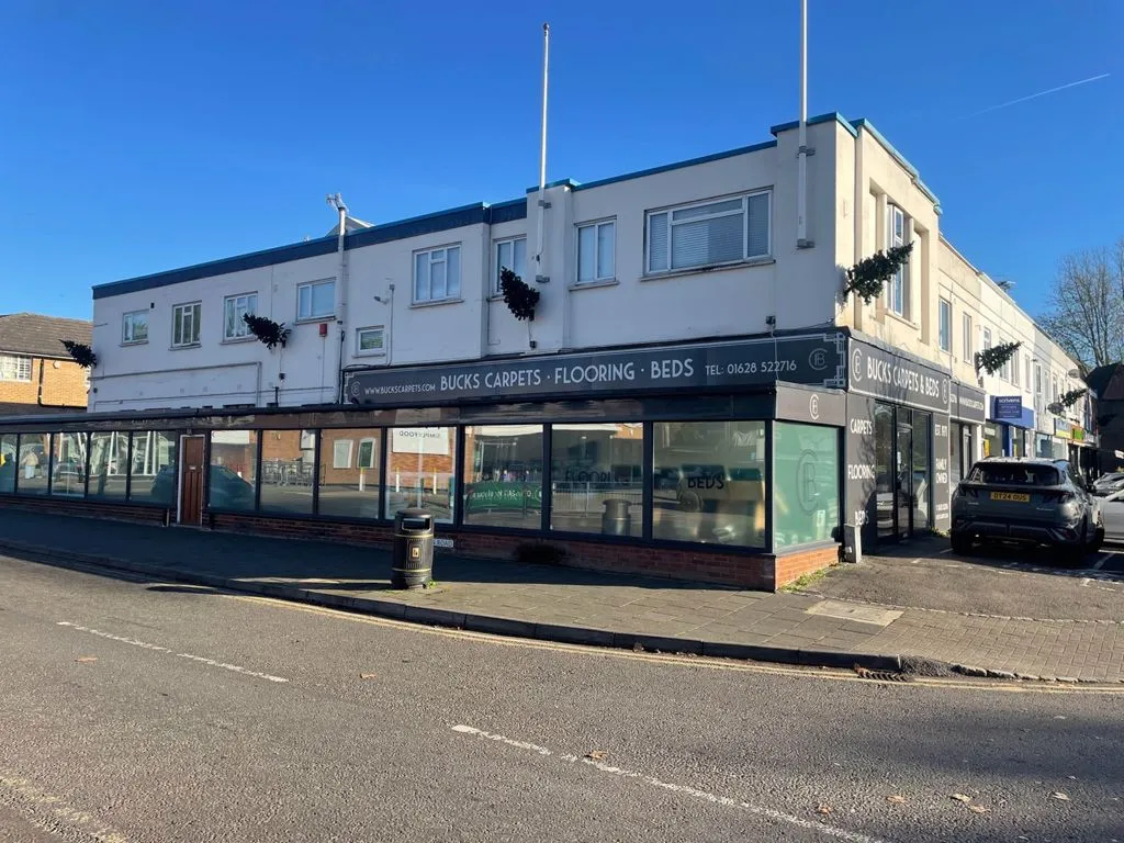 2 bed property for sale — The Parade, Bourne End SL8 5SY