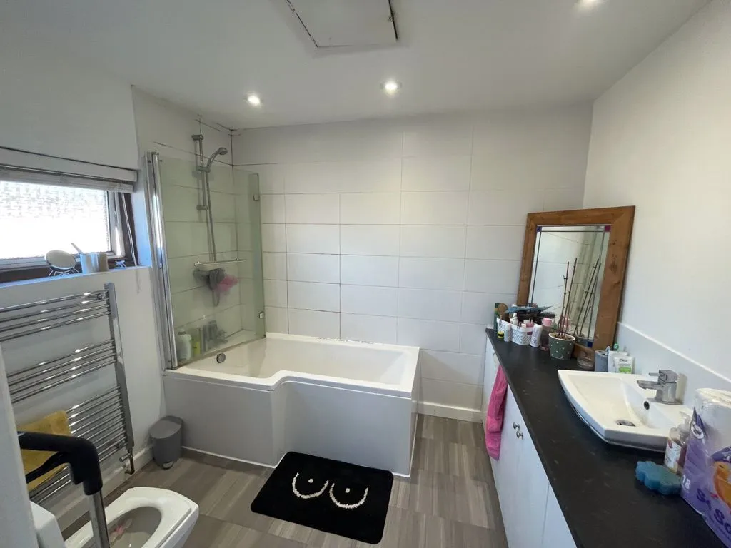 The Parade, Bourne End SL8 5SY, photo 7