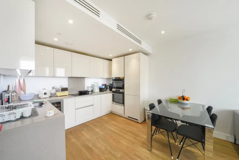 Wandsworth Road, Nine Elms, SW8, photo 8