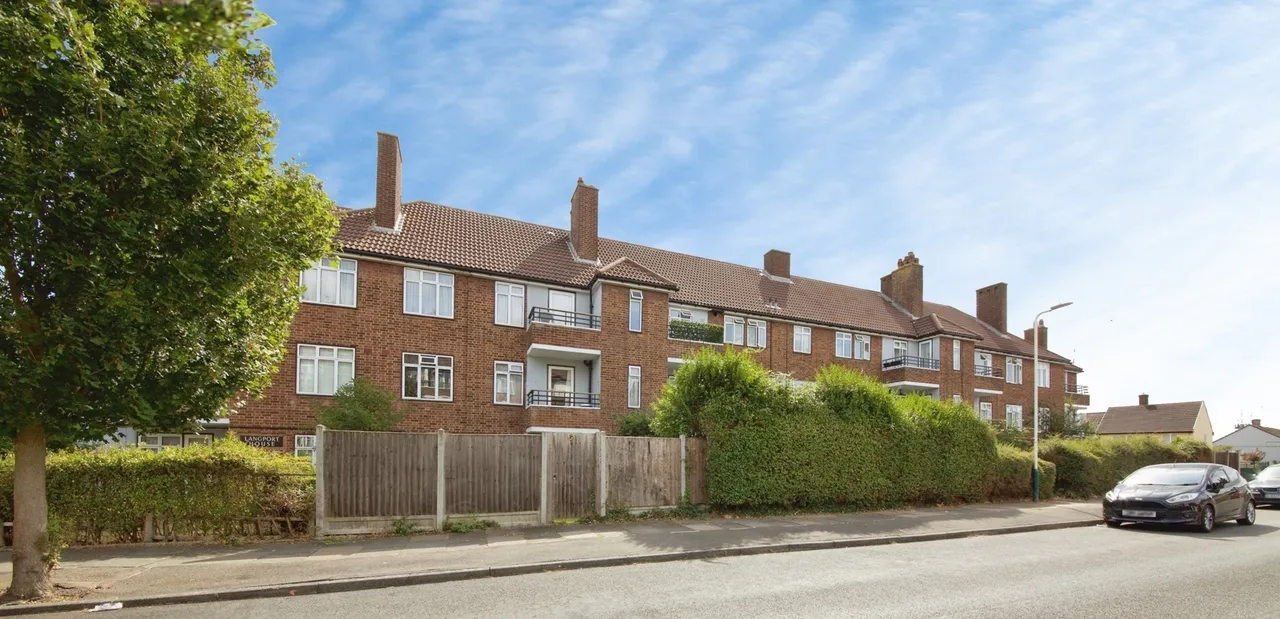 Leyburn Road, Romford, RM3, photo 13