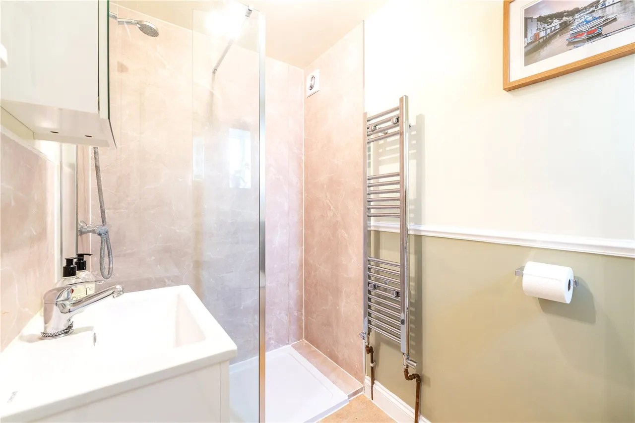 Hampton Lane, Hanworth, TW13 6PD, photo 8