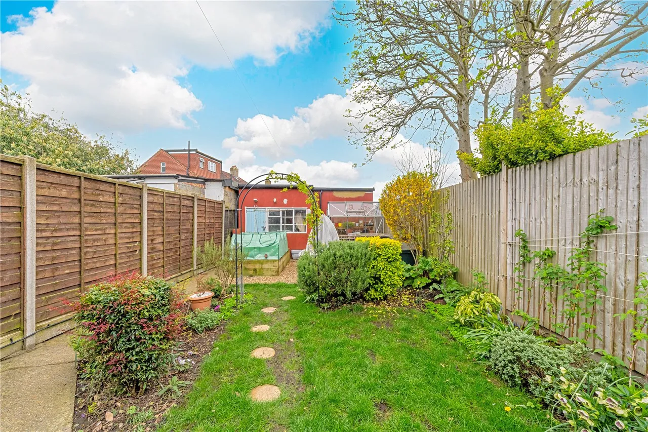 Hampton Lane, Hanworth, TW13 6PD, photo 9