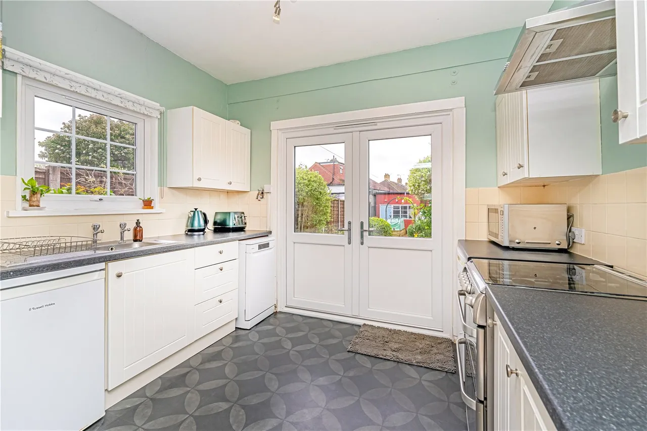 Hampton Lane, Hanworth, TW13 6PD, photo 5