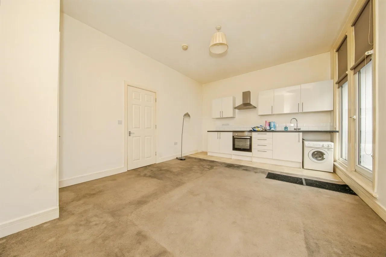 West Avenue, Clacton-On-Sea, CO15, photo 2