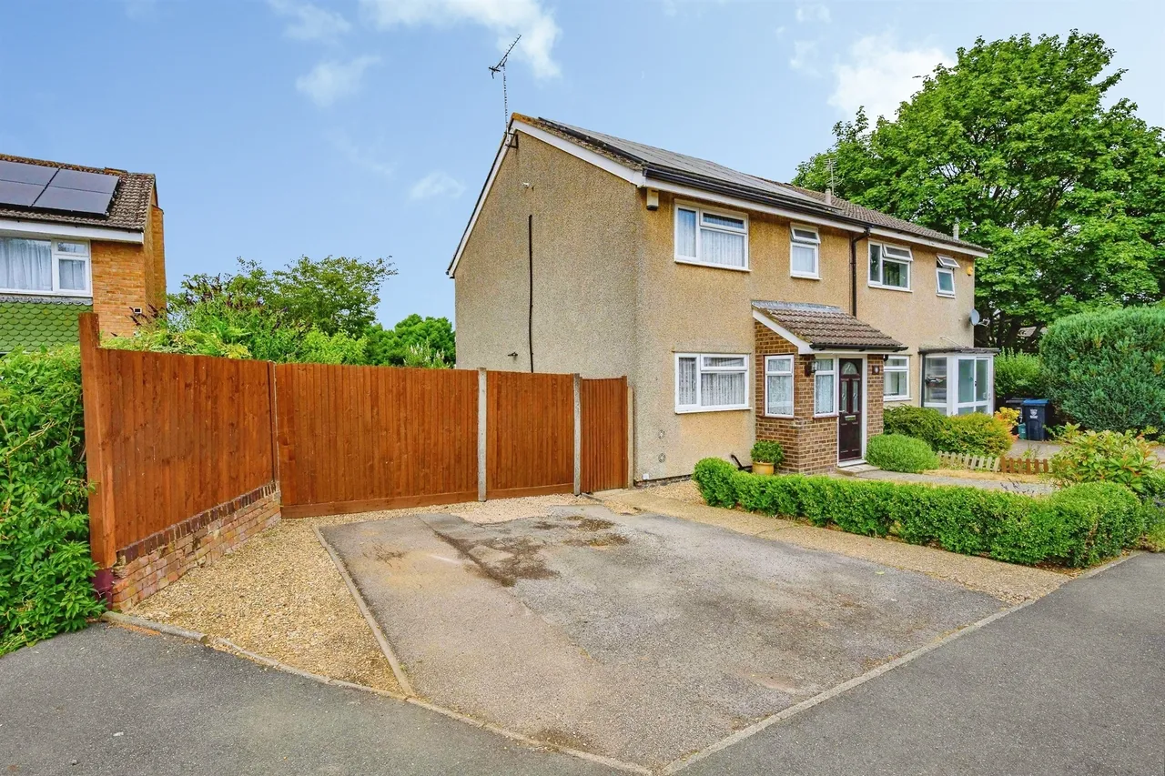 3 bed house for sale — Wootton Drive, HEMEL HEMPSTEAD