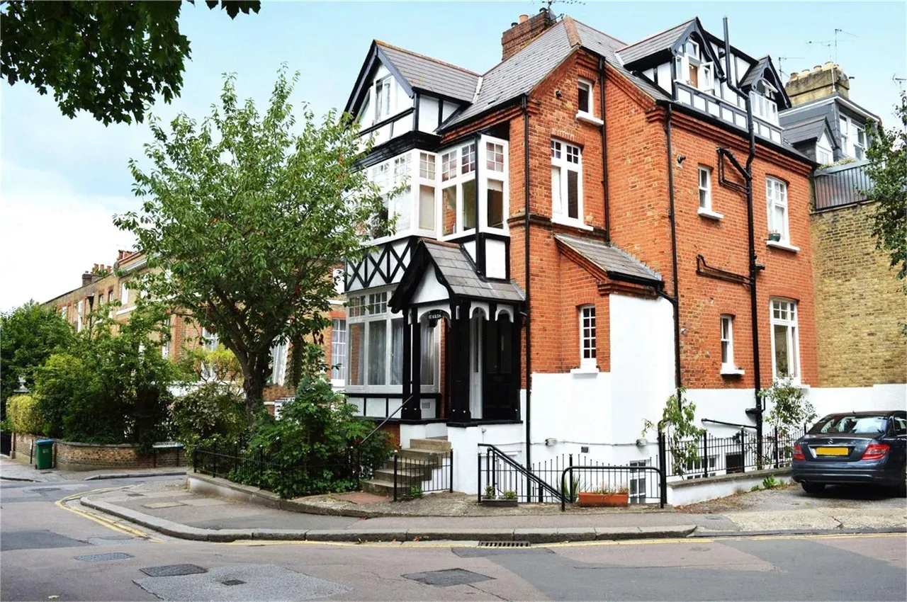 1 bed flat for sale, St. Kilda, The Hermitage, TW10